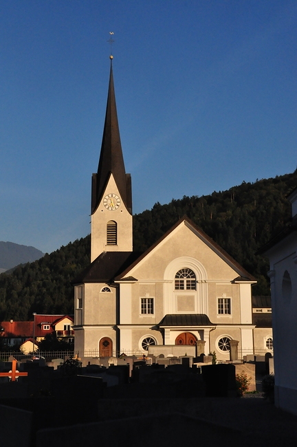 Totenkapelle Feldkirch-Gisingen (Aufbahrungshalle), Kriegerdenkmal, Pfarrkirche
